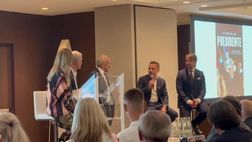 Milan, Furlani a van Basten: “La prima maglia è stata la tua” | VIDEO