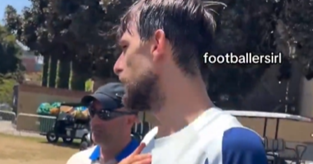 Inter, Acerbi al tifoso del PSG: “Io matto, ti sfondo di botte” | VIDEO Inter, Acerbi al tifoso del PSG: “Io matto, ti sfondo di botte” | VIDEO