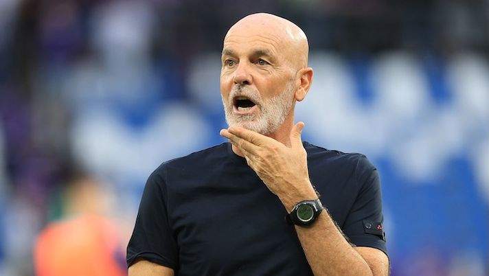 REGGIO NELL'EMILIA, ITALY - AUGUST 28: Head coach Stefano Pioli manager of ACF Fiorentina reacts during the UEFA Europa Conference League 2025/2026 Play-Off 1st leg match between ACF Fiorentina and FC Polissya Zhytomyr at Mapei Stadium - Citta' del Tricolore on August 28, 2025 in Reggio nell'Emilia, Italy. (Photo by Gabriele Maltinti/Getty Images) Pioli: “Comuzzo condizionato, l’ho visto impegnato… al telefono! Su Fazzini e Dzeko con Kean dico…” - immagine 1