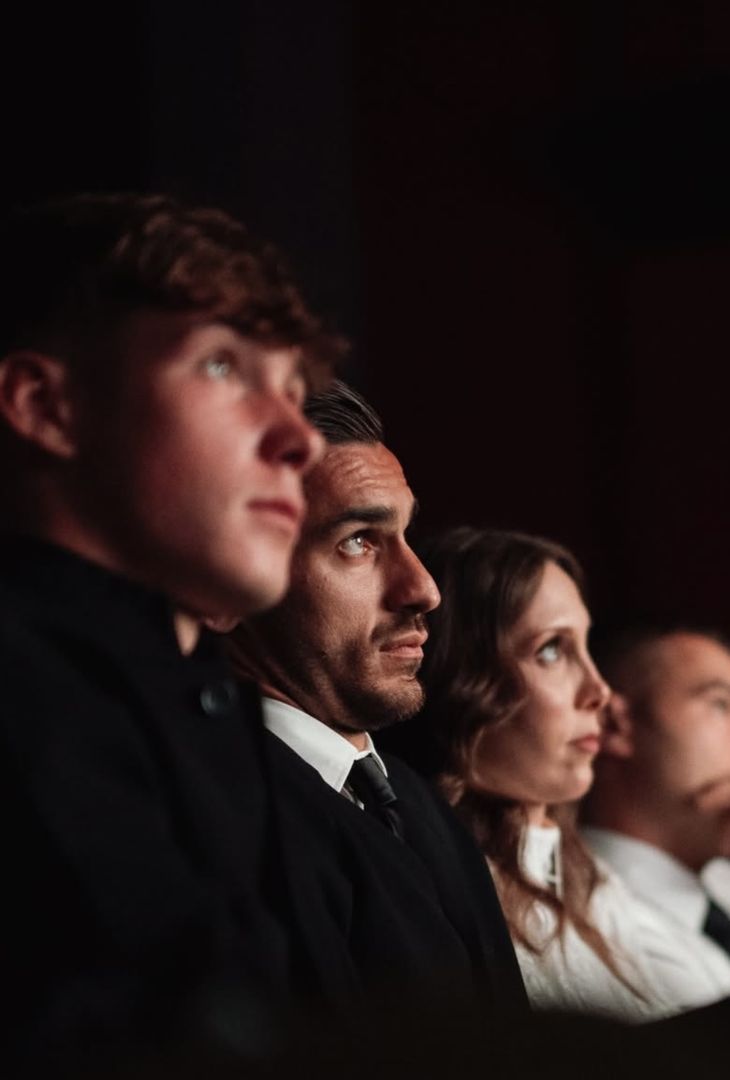 Conte e i calciatori alla prima di “Ag4in”! L’emozione degli azzurri LE FOTO - immagine 5