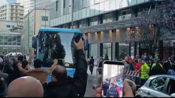 Il pullman del Napoli lascia l’Hotel direzione San Siro – IL VIDEO