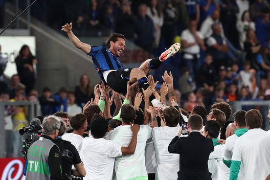 Rafael Toloi saluta l'Atalanta (Foto di Marco Luzzani/Getty Images) Atalanta, le pagelle: Retegui-Lookman brillano, Gasperini lascia un’impronta indelebile- immagine 3