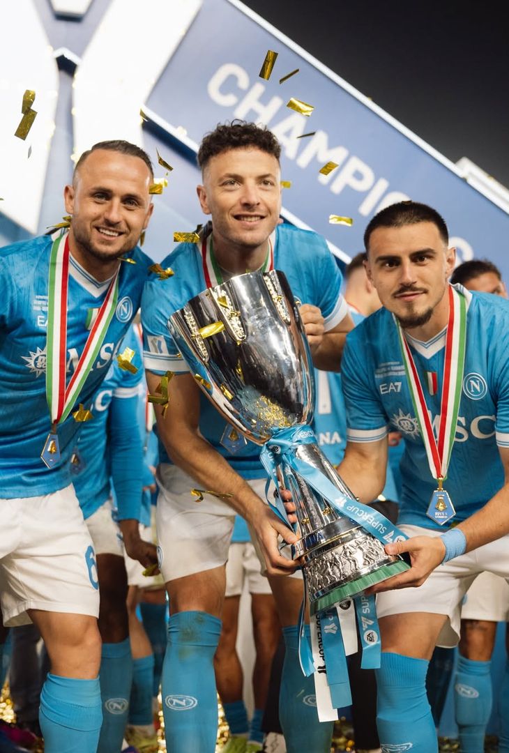 Il Napoli si è fatto il regalo migliore per Natale: gli azzurri con la Coppa- LE FOTO - immagine 9