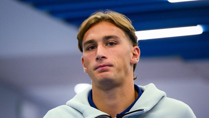 NAPLES, ITALY - OCTOBER 25: Francesco Pio Esposito of FC Internazionale arrives ahead of the Serie A match between SSC Napoli and FC Internazionale at Stadio Diego Armando Maradona on October 25, 2025 in Naples, Italy. (Photo by Mattia Pistoia - Inter/Inter via Getty Images) Mandorlini: “Esposito ha le movenze di Toni! E vi dico di più: io pensavo che Pio…” - immagine 1