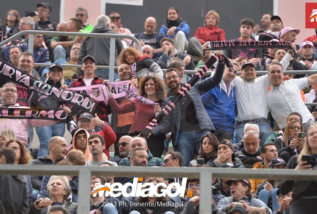 FOTOTIFO Palermo-Cittadella 0-1, gli scatti ai tifosi al “Renzo Barbera” (GALLERY) - immagine 56