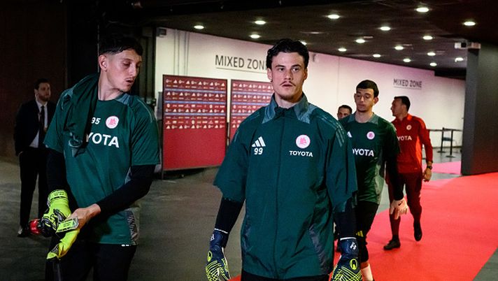 ROME, ITALY - MARCH 16: AS Roma player Mile Svilar during warm-up prior to the Primavera 1 match between AS Roam and AC Milan at Stadio Tre Fontane on March 16, 2025 in Rome, Italy.  (Photo by Fabio Rossi/AS Roma via Getty Images)  Svilar