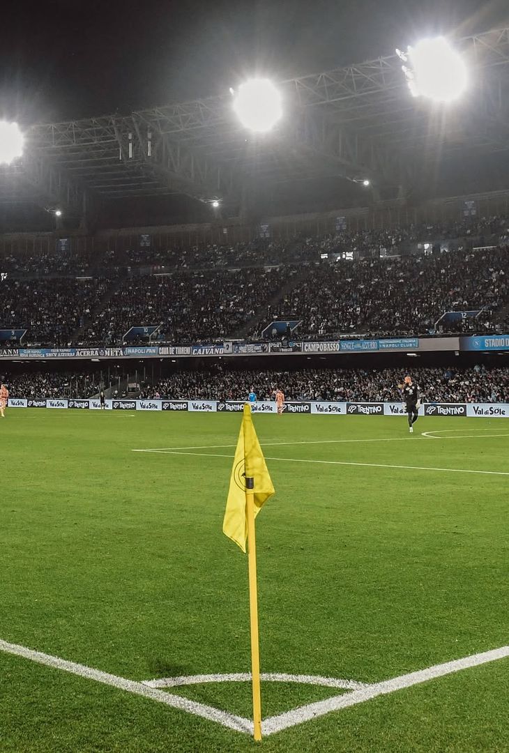 GALLERY Tutto lo stadio per sostenere il Napoli verso il sogno scudetto - immagine 4