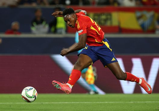 Samu della Spagna controlla il pallone durante la semifinale della UEFA Nations League 2025 tra Spagna e Francia giocata Stuttgart Arena il 5 giugno 2025 a Stoccarda, Germania. (Photo by Alexander Hassenstein/Getty Images) Morata fuori dalla lista di De la Fuente: c’è clima di addio alla Nazionale?- immagine 3