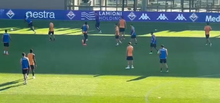 La Fiorentina esce dal campo tra gli applausi: fine del primo allenamento aperto - immagine 5