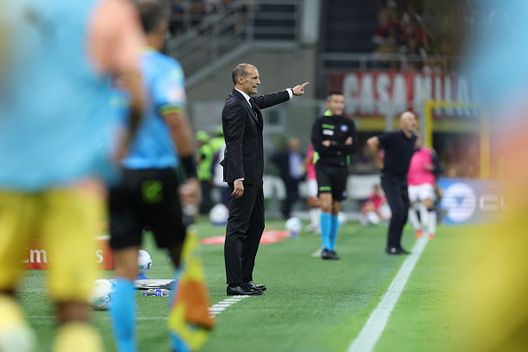 Milan-Napoli, difese opposte: Allegri a 3 e Conte a 4- immagine 2