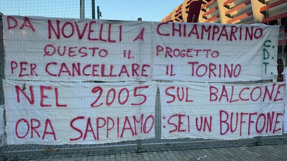 Manifestazione al Filadelfia, Cairo contestato: “Vendi il Toro e vattene”- immagine 3