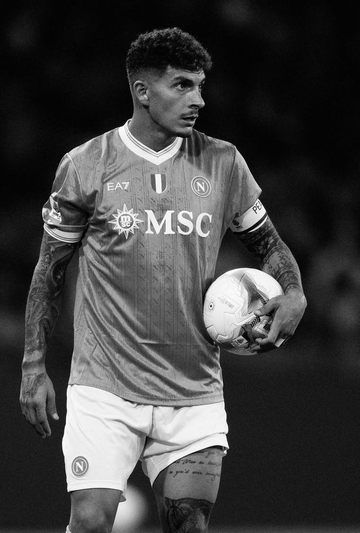 La tenacia del Napoli di Conte: i suggestivi scatti in bianco e nero – LA GALLERY - immagine 19