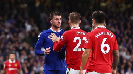 LONDON, ENGLAND - OCTOBER 22: Mason Mount of Chelsea talks to Luke Shaw and Lisandro Martinez of Manchester United during the Premier League match between Chelsea FC and Manchester United at Stamford Bridge on October 22, 2022 in London, England. (Photo by Clive Rose/Getty Images)