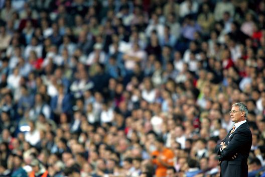 Claudio Ranieri, allenatore della Roma, ai tempi del Valencia (Foto di Jamie McDonald/Getty Images) ESCLUSIVA Valencia, dal baratro al sogno Europa: il miracolo di Corberán- immagine 8