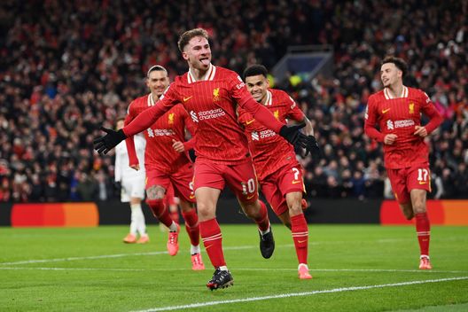 Mac Allister esulta dopo il gol realizzato contro il Real Madrid, nel match di Champions League terminato 2.0 in favore dei Reds. (Foto di Justin Setterfield/Getty Images) Mac Allister