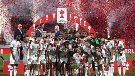 MONZA, ITALY - AUGUST 08: The players of AC Milan celebrate the victory at the end of the the Trofeo Silvio Berlusconi between AC Monza and AC Milan at U-Power Stadium on August 08, 2023 in Monza, Italy. (Photo by Marco Luzzani/Getty Images)