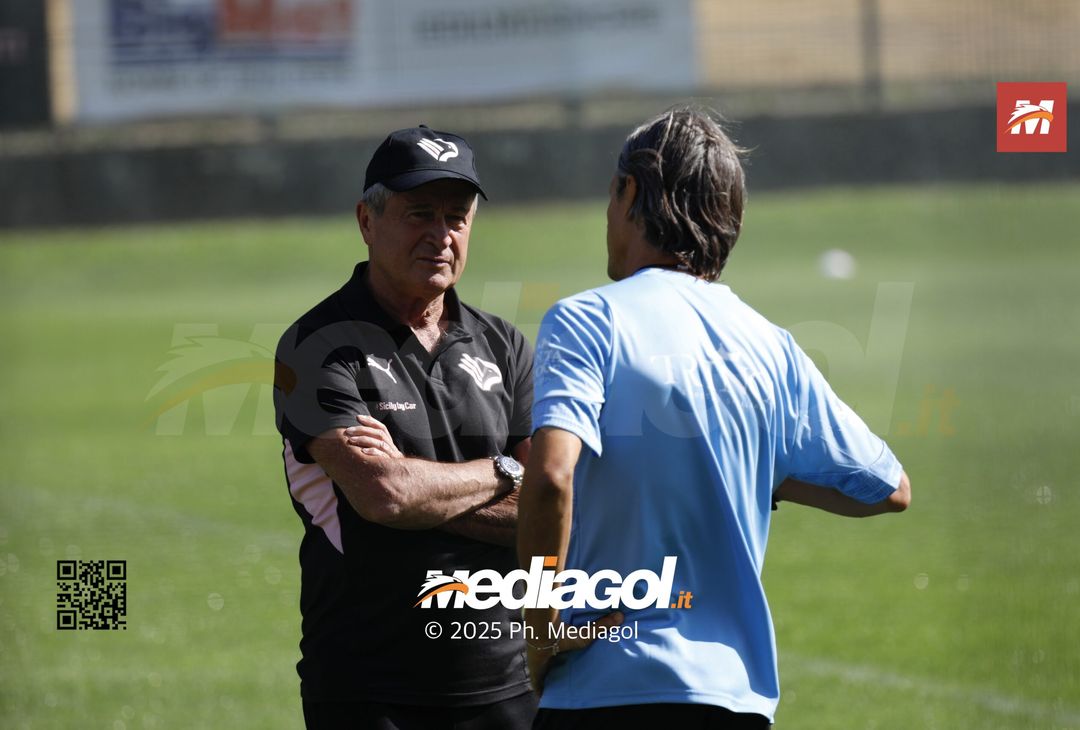 FOTO, Osti e Inzaghi riunione in campo prima degli allenamenti - immagine 6