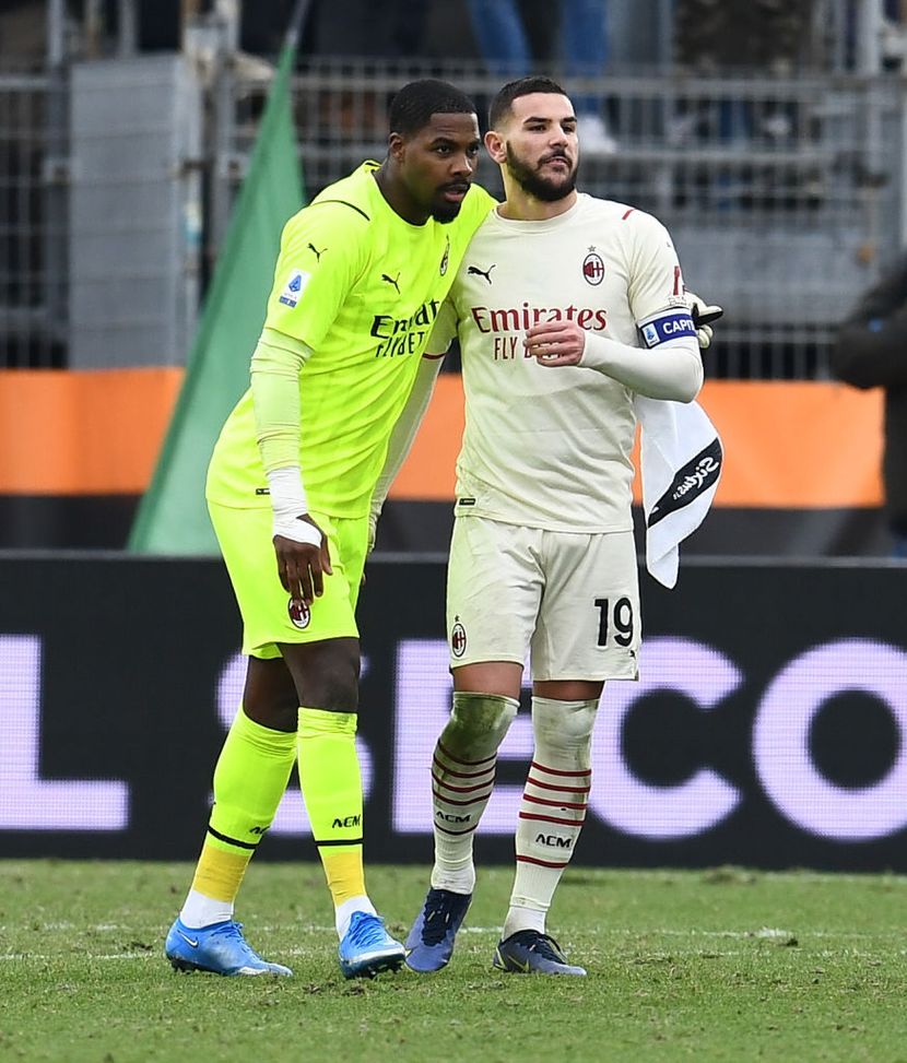 Mike Maignan e Theo Hernandez in Venezia-Milan del 9 gennaio 2022 (Foto di Claudio Villa/AC Milan via Getty Images) maignan-venezia-milan-dato-curiosita-statistica-record-campionato-penzo-san-siro