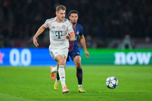 Josip Stanisic durante la sfida contro il PSG (Foto di Franco Arland/Getty Images)