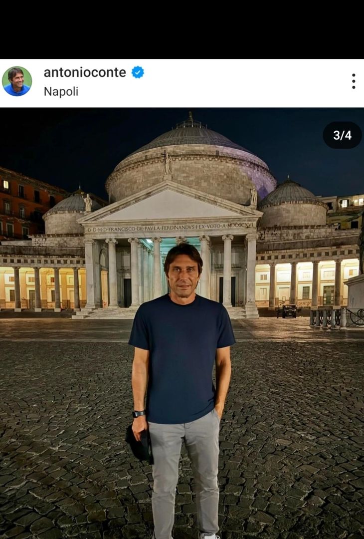 GALLERY Conte innamorato di Napoli: le foto pubblicate in giro per la città - immagine 4
