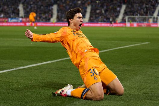 LEGANES, SPAGNA - FEBBRAIO 05: Gonzalo Garcia del Real Madrid festeggia il terzo gol della sua squadra durante la partita dei quarti di finale di Coppa del Rey nel match tra CD Leganes e Real Madrid CF allo Estadio Municipal de Butarque a Febbraio05, 2025 in Leganes, Spagna. (Photo by Angel Martinez/Getty Images) Gonzalo Garcia si racconta tra gol, università e ambizione per un futuro brillante- immagine 2