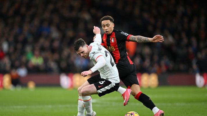 BOURNEMOUTH, ENGLAND - FEBRUARY 01: Andrew Robertson of Liverpool controls the ball under pressure from Marcus Tavernier of AFC Bournemouth during the Premier League match between AFC Bournemouth and Liverpool FC at Vitality Stadium on February 01, 2025 in Bournemouth, England. (Photo by Mike Hewitt/Getty Images) Liverpool Bournemouth