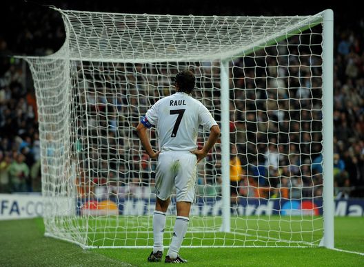 MADRID, SPAGNA - OTTOBRE 21: Raul, leggenda del Real Madrid. (Foto di Jasper Juinen/Getty Images) Barça Real