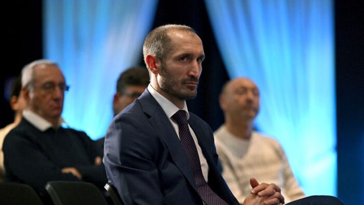 TORINO, ITALY - JANUARY 24: Giorgio Chiellini during the Juventus Azimut Event at Allianz Stadium on January 24, 2025 in Torino, Italy. (Photo by Filippo Alfero - Juventus FC/Juventus FC via Getty Images) Romano: “La Juve aspetta un ds operativo: continuano i contatti per questi due nomi” - immagine 1
