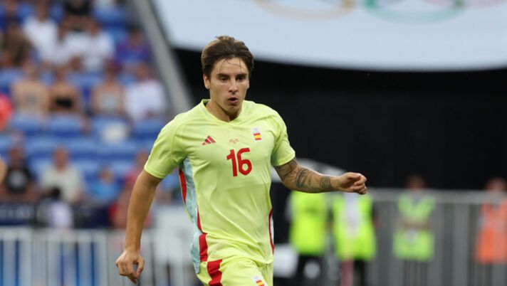 LYON, FRANCE - AUGUST 02: Adrian Bernabe of Spain in action during the Men's Quarterfinal match between Japan and Spain during the Olympic Games Paris 2024 at Stade de Lyon on August 02, 2024 in Lyon, France. (Photo by Claudio Villa/Getty Images) Parma, prove di formazione con Bernabé: le ultime su Suzuki e Bonny convocato - immagine 1