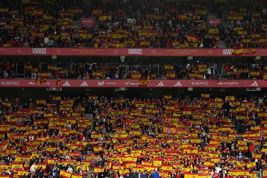 Barcellona, Spagna - 31 marzo 2026: Tifosi della Spagna prima dell'amichevole tra Spagna ed Egitto al RCDE Stadium. (Foto di Alex Caparros/Getty Images) Spagna-Egitto, la FIFA prenderà provvedimenti ma la RFEF ha già un piano- immagine 2