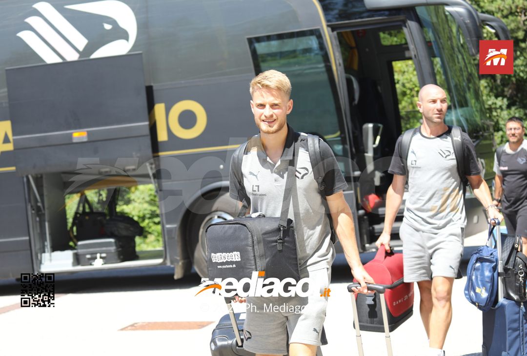 FOTO Palermo, l’arrivo della squadra di Corini in ritiro (GALLERY) - immagine 45