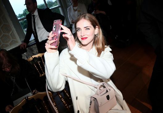 Maria Latella: “Chiara Ferragni? È stata una mia giornalista, le ho offerto il primo…” Maria Latella: “Chiara Ferragni? È stata una mia giornalista, le ho offerto il primo…” - immagine 1