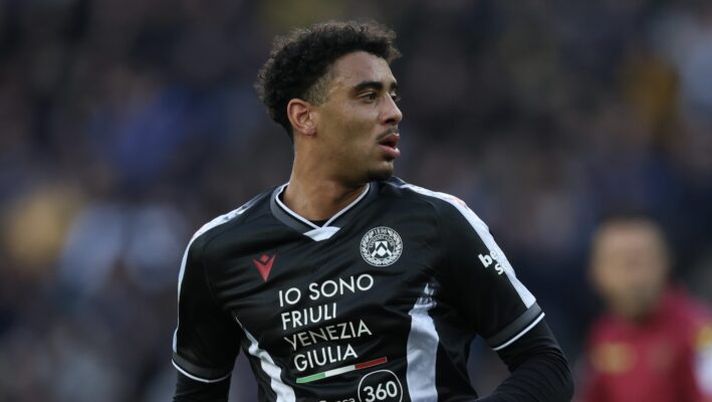 UDINE, ITALY - JANUARY 17: Arthur Atta of Udinese looks on during the Serie A match between Udinese Calcio and FC Internazionale at Stadio Friuli on January 17, 2026 in Udine, Italy. (Photo by Timothy Rogers/Getty Images) Ecco cinque centrocampisti che potete schierare alla 22a giornata al fantacalcio - immagine 1