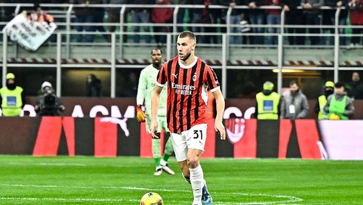 MILAN, ITALY - NOVEMBER 23: Strahinja Pavlovic of AC Milan during the Serie A match between AC Milan and Juventus at Stadio Giuseppe Meazza on November 23, 2024 in Milan, Italy. (Photo by Diego Puletto/AC Milan via Getty Images) Gatti Pavlovic