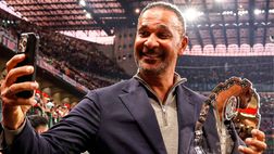 Gullit nella ‘Hall of Fame’ rossonera, premiato prima di Milan-Juventus: “Che orgoglio”
