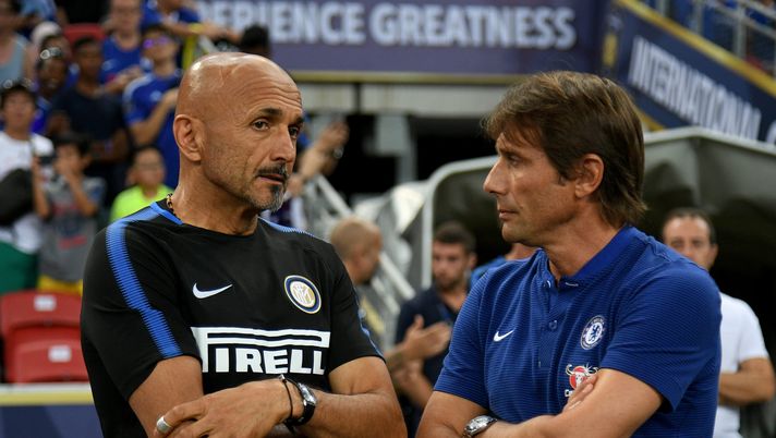 SINGAPORE - JULY 29: Head coach FC Internazionale Luciano Spalletti (L) and Head coach Chelsea Antonio Conte chat prior to the International Champions Cup match between Chelsea FC and FC Internazionale at National Stadium on July 29, 2017 in Singapore. (Photo by Claudio Villa - Inter/FC Internazionale via Getty Images) conte spalletti