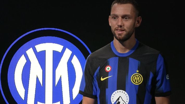 Inter, De Vrij: “Felicissimo di continuare questa avventura, vogliamo vincere” Inter, De Vrij: “Felicissimo di continuare questa avventura, vogliamo vincere” - immagine 1