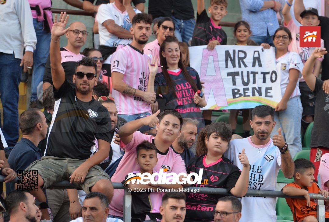 FOTOTIFO Palermo-Lecco, gli scatti ai tifosi al “Renzo Barbera” (GALLERY) - immagine 159