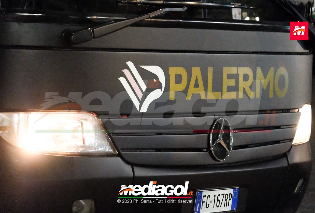 FOTO PALERMO: i giocatori rosanero si radunano al parcheggio dell’ippodromo (GALLERY) - immagine 18