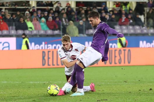 FLORENCE, ITALY - JANUARY 21: David Zima of Torino FC in action against Luka Jovic of ACF Fiorentina during the Serie A match between ACF Fiorentina and Torino FC at Stadio Artemio Franchi on January 21, 2023 in Florence, Italy. (Photo by Gabriele Maltinti/Getty Images) Torino, Zima si deve operare: i tempi di recupero- immagine 2