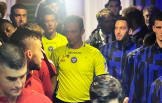 Lo ‘sprezzo’ di Calhanoglu e il gesto sfuggito dopo il gol Inter: la sera ‘nascosta’ di Lukaku- immagine 2