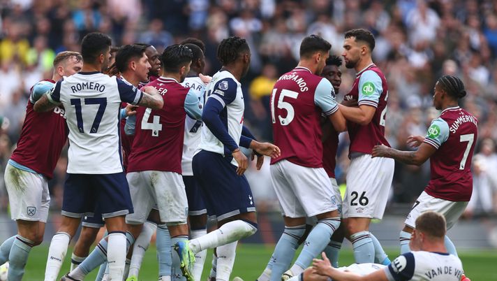 LONDON, ENGLAND - OCTOBER 19: Mohammed Kudus of West Ham United clashes with Micky van de Ven of Tottenham Hotspur and is subsequently shown a Red card during the Premier League match between Tottenham Hotspur FC and West Ham United FC at Tottenham Hotspur Stadium on October 19, 2024 in London, England. (Photo by Marc Atkins/Getty Images) Tottenham West Ham