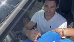 Simeone, foto e autografi con i tifosi: che disponibilità del Cholito