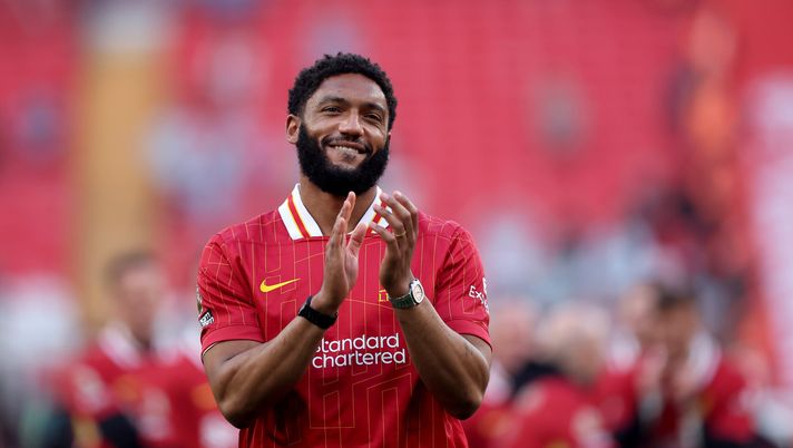 LIVERPOOL, ENGLAND - APRIL 27: Joe Gomez of Liverpool celebrates the teams victory and confirmation of winning the Premier League title after the Premier League match between Liverpool FC and Tottenham Hotspur FC at Anfield on April 27, 2025 in Liverpool, England. (Photo by Carl Recine/Getty Images) joe-gomez-milan