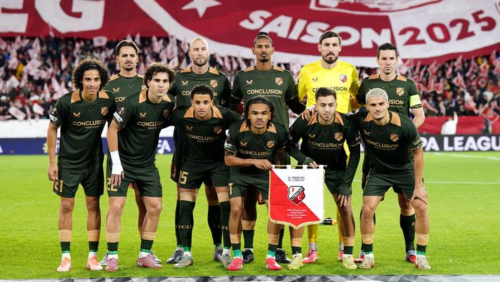FREIBURG IM BREISGAU, GERMANY - OCTOBER 23: Players of FC Utrecht pose for a team photograph prior to the UEFA Europa League 2025/26 League Phase MD3 match between SC Freiburg and FC Utrecht at Stadion am Wolfswinkel on October 23, 2025 in Freiburg im Breisgau, Germany. (Photo by Daniela Porcelli/Getty Images) utrecht