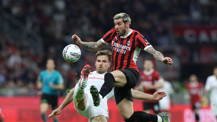 Theo Hernandez e la storia social che svela il suo futuro al Milan? theo-hernandez-social-storia-futuro-milan-rinnovo-contratto