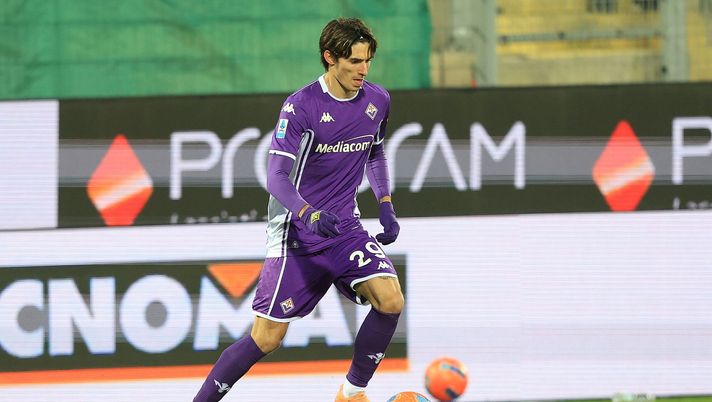 FLORENCE, ITALY - JANUARY 4: Niccolo' Fortini of ACF Fiorentina in action during the Serie A match between ACF Fiorentina and US Cremonese at Artemio Franchi on January 4, 2026 in Florence, Italy. (Photo by Gabriele Maltinti/Getty Images) Monti: “Fortini meglio di Dodo. Inutile Baldanzi, abbiamo già un vice Gud” - immagine 1