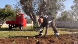 VIDEO / Ricordate Chevanton? Ora si dedica alla campagna a Lecce