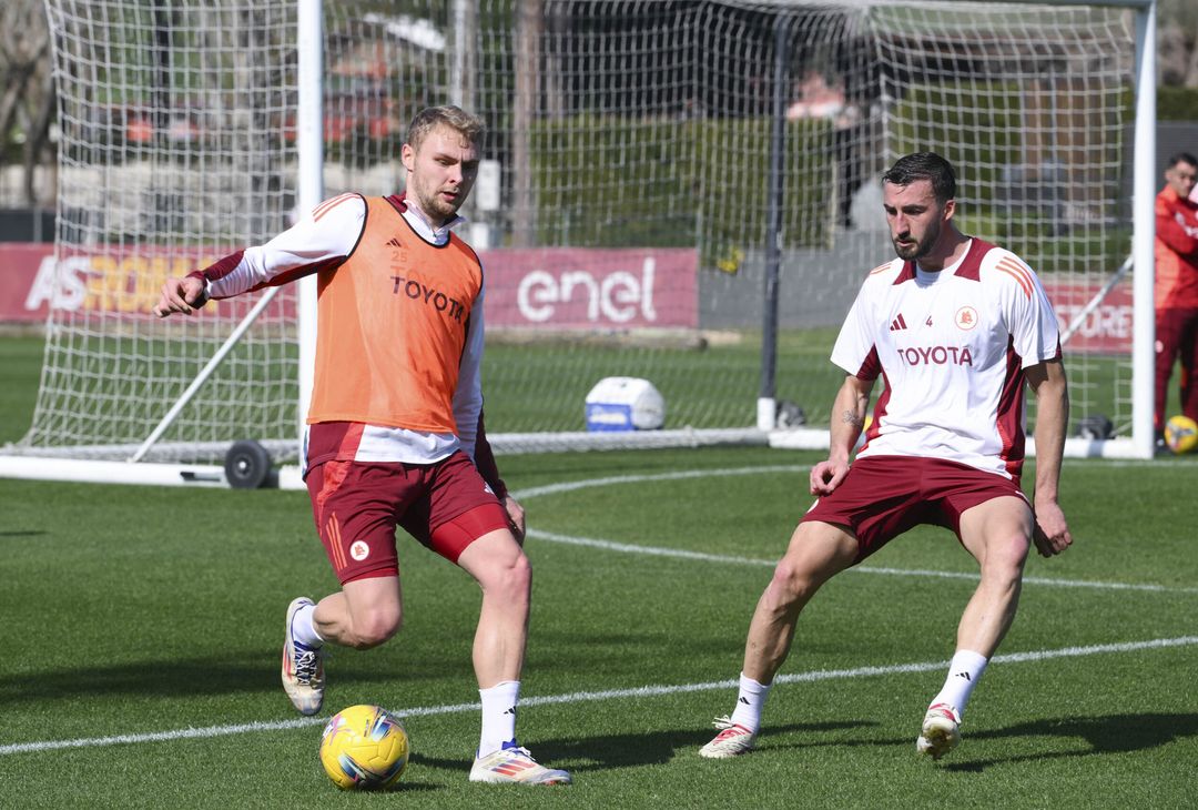 Roma, ripresa degli allenamenti a Trigoria dopo il Porto – FOTO GALLERY - immagine 10