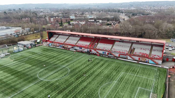 scozia-io-o-una-playstation5-clyde-condivide-foto-star-di-onlyfans